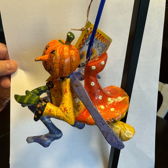 HOUSE OF HATTEN DENISE CALLA SUNFLOWERS HALLOWEEN.  Three Flying Pumpkins. Rare! - Picture 4 of 16